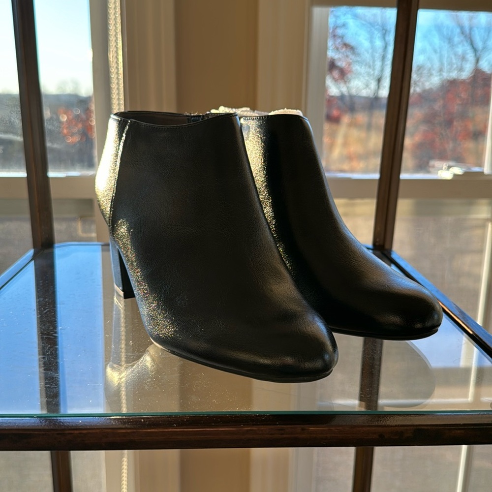 Life Stride Women’s Bootie